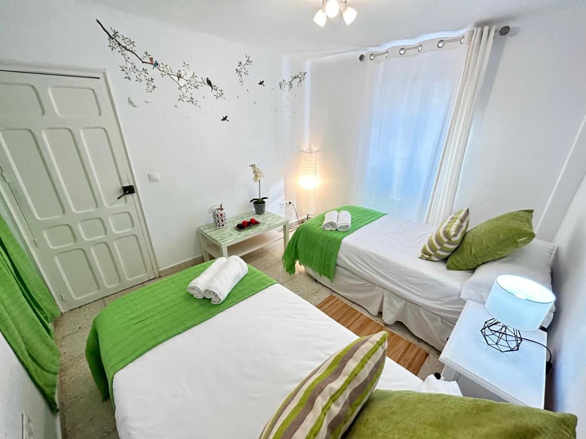 Cozy Town House With Terrace And Free Wifi Villa Ronda Exterior photo